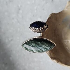 Artisan-made Seraphinite & Sapphire sterling silver ring - Size 10 (adjustable)